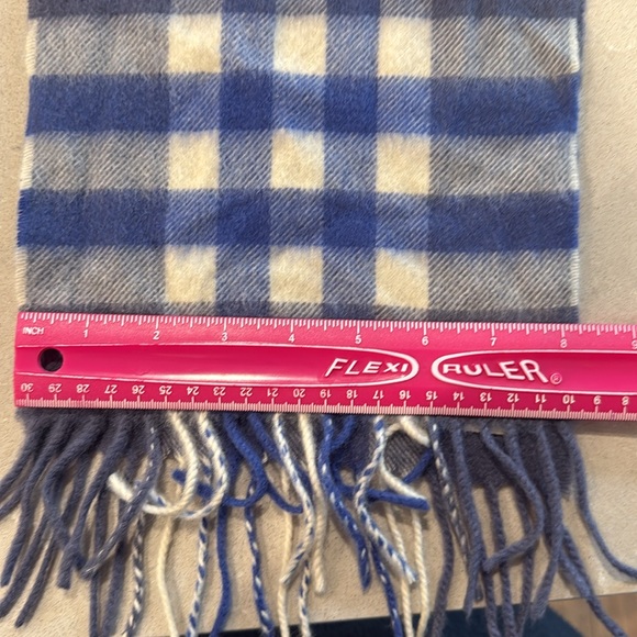 Authentic Burberry Check Cashmere Scarf - Picture 5 of 5